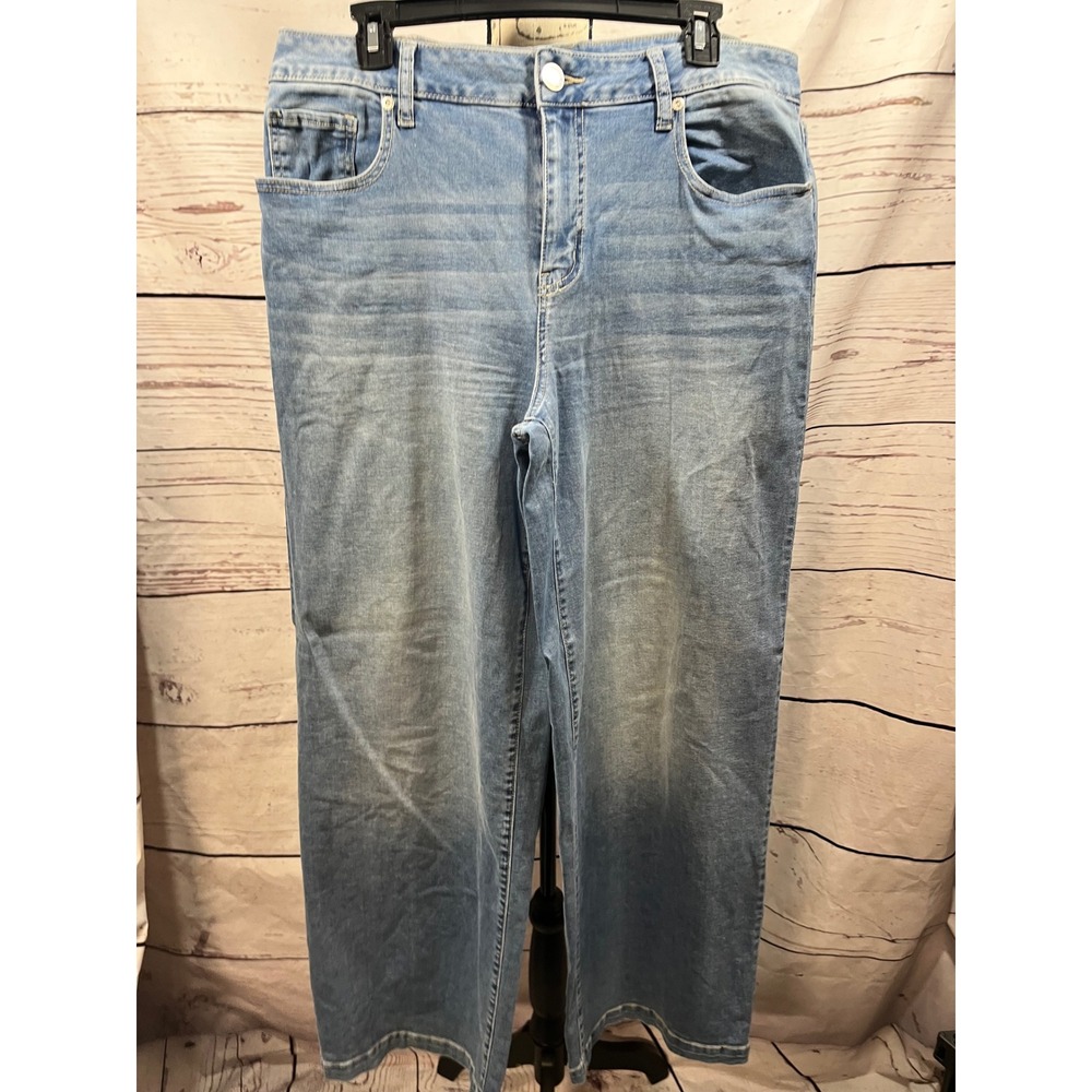 Maurices Mid Rise Wide Leg Light Wash Denim Jeans Women Size 16 Reg